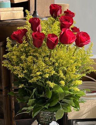 12 Roses in a vase