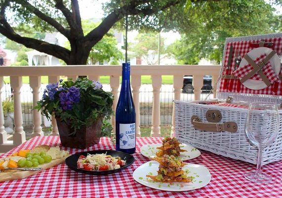 Picnic bundles are available for inn guests to enjoy daytime excursions. Beer, wine and cocktails available on site.