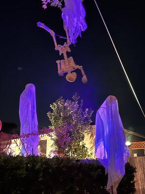 The Skeleton House on Clark Ave for Trick or Treaters. It intersects with The Burbank Clown House Halloween 2023