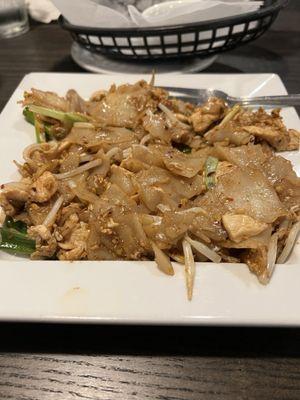 Sizzling chicken Pad Thai