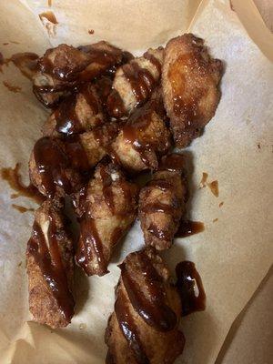 BBQ chicken wings were just barely drizzled with sauce