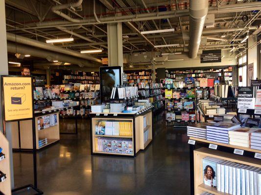 Amazon Books at Palisades Village