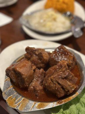 Rabo Encendido En Salsa De Vino Rojo