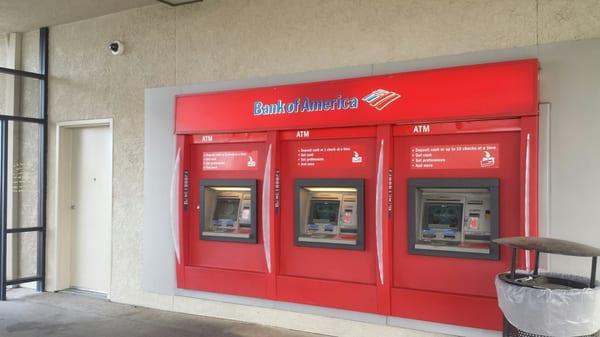 Nice spacious covered ATM outside! Rain or Shine very convenient