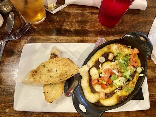 Shepherd's Pie with garlic toasts