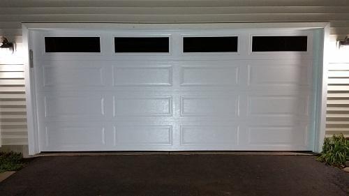 This is a door Link 511, 16x7 , ranch panel ,white with clear Windows . This door is on sale for 999 includes standard instal...