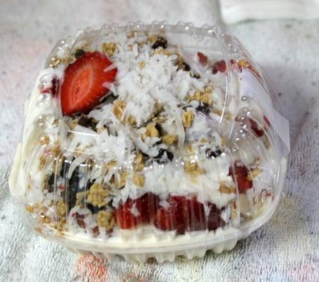 El Bionico with strawberry, raisin, nuts, and yogurt