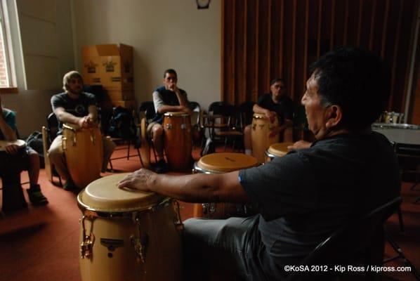 Conga lesson with the great Alex Acuña | 2012