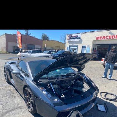 Battery replacement and service 2007 Lamborghini