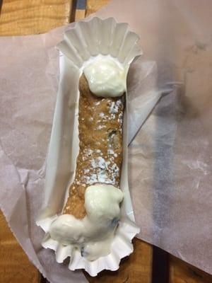 Amazing cannoli!