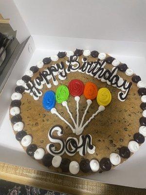 Cookie cake with balloons