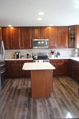 Laminate floors, stone backsplash and quartz counters