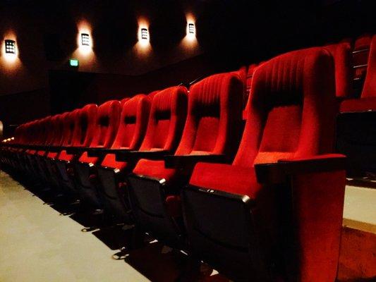 All New Grand Auditorium Seats at Cinetopia Mill Plain 8. They are still extra wide and the rows have a foot of extra leg room. Very comfy!