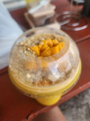 Mango milkshake with Graham crackers