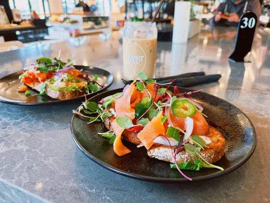 Smoke salmon toast.