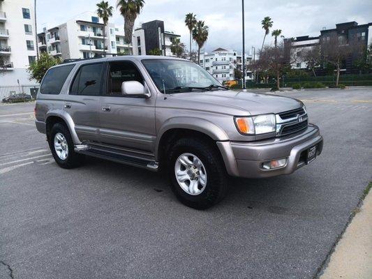 Embrace the legacy of adventure with our timeless 2002 Toyota 4Runner Limited!