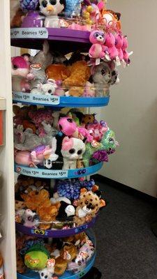 Beanie babies people still buying those dhits, lmao?