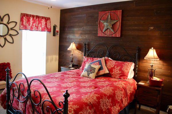 The Texas Pecan Room has a Queen size bed and gives a rustic vibe to your stay.