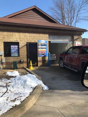 Petit's Auto Wash & Lube Center