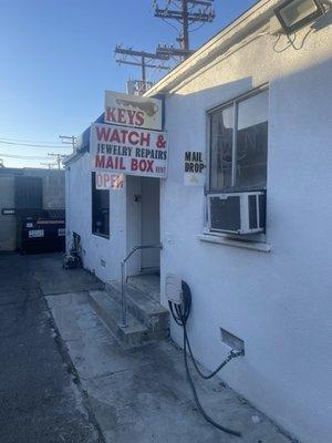 The entrance to the watch repair shop