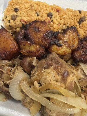 Carne frita with yellow rice and sweet plantains