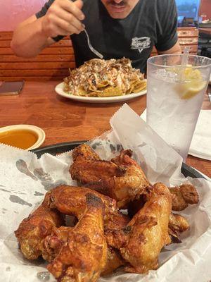 Smoked wings plain with sauce on the side and BBQ nachos no scallions.