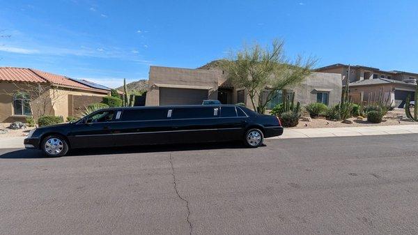 Street view of Cadillac DTS luxury 10 passenger stretch