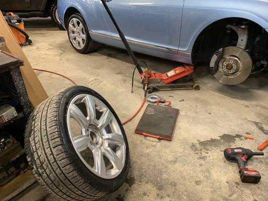 Wheel & tire service