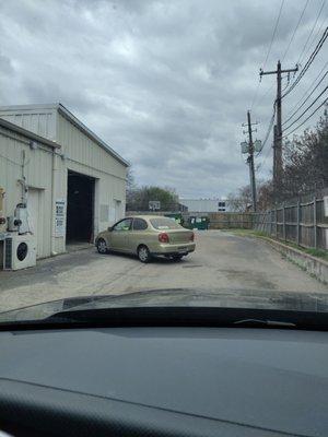 Narrow diagonal entrance. Best for short vehicles.