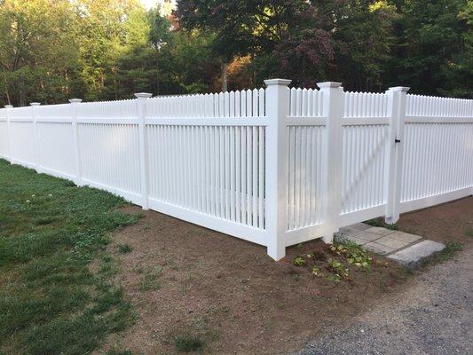 "Bedford" vinyl picket fence