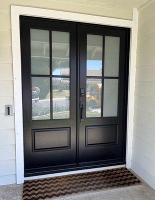 THIS IS A THERMA TRU SMOOTH PRIMED FIBERGLASS DOOR #S2103XE-SDL WITH SATIN ETCH PRIVACY GLASS