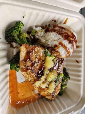 Fish plate with pineapple salsa, broccoli and rice