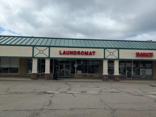 Clothesline Laundromat, Wadsworth