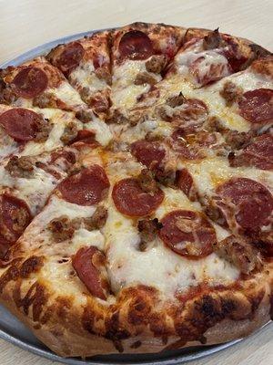 Pepperoni sausage pizza