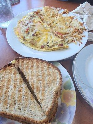 Toast, omelette and hashbrowns