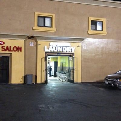 Parking lot (back) entrance. Again the sign says sepulveda laundry.