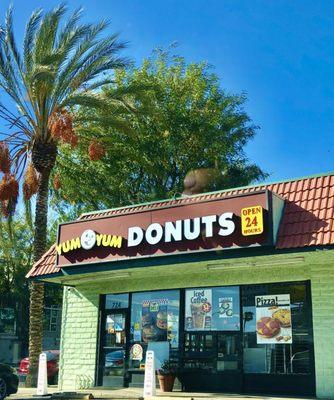 YumYum Donuts is in the same strip mall as PETIT TROIS French restaurant, where most diners step in, including Fendi LoL