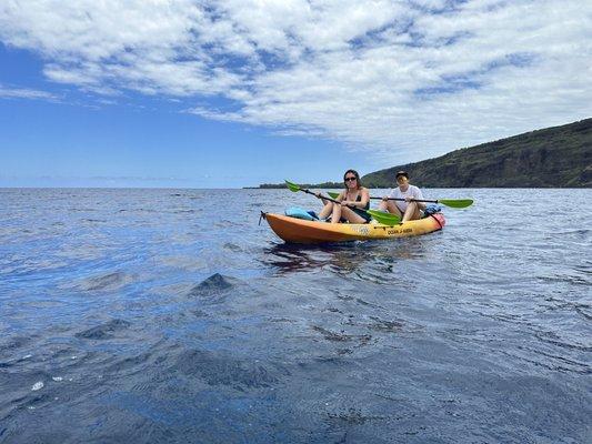 Kayaking to Capt. Cook Memorial