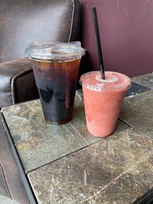 Strawberry smoothie for the little and a cold press for the hubby!