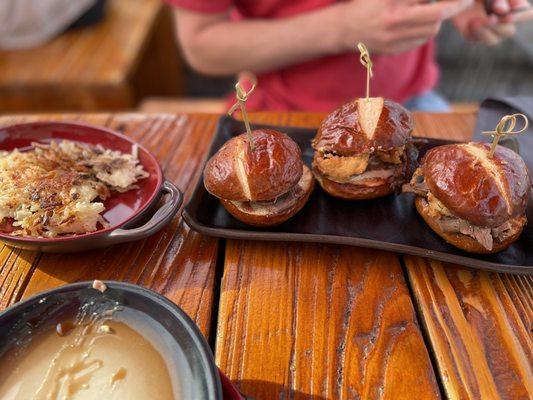 Sirloin steak sliders and hashbrowns