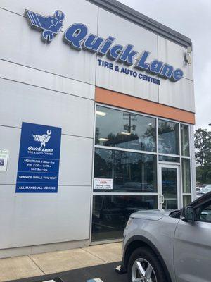 Storefront for oil changes and car maintenance work