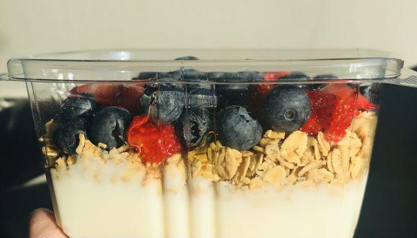 Yogurt bowl strawberries w/ blueberries