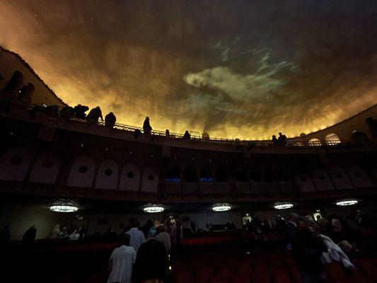 Seating: upper box seats to down in the pit.