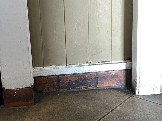 Most disgusting floorboards and walls I've ever seen in a restaurant, anywhere!