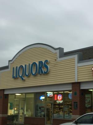 Norwood Wine & Liquors -- Norwood Plaza : 140 Nahatan Street, Norwood       Storefront