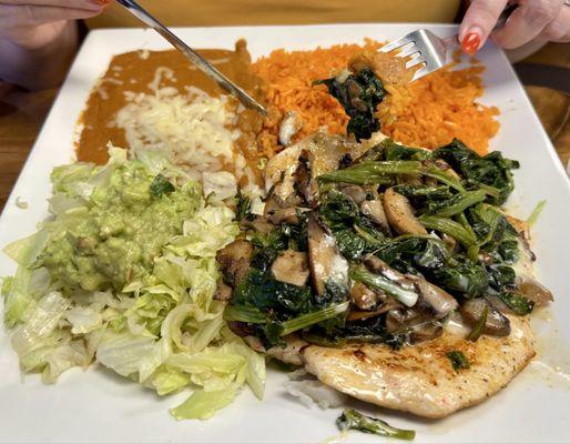 Chicken mushrooms and spinach with sides