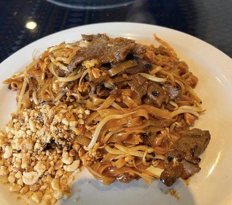 Beef pad Thai (level 2) one of my favorites!