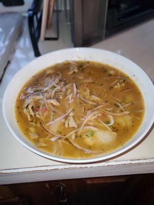 Encebollado y bollo de pezcado