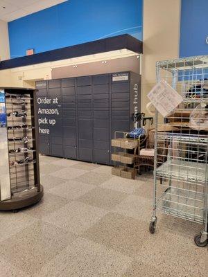 Amazon locker inside the store - 6/1/22