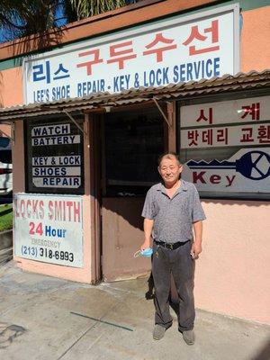 Lee Shoe Shine Repair Key and Lock Service